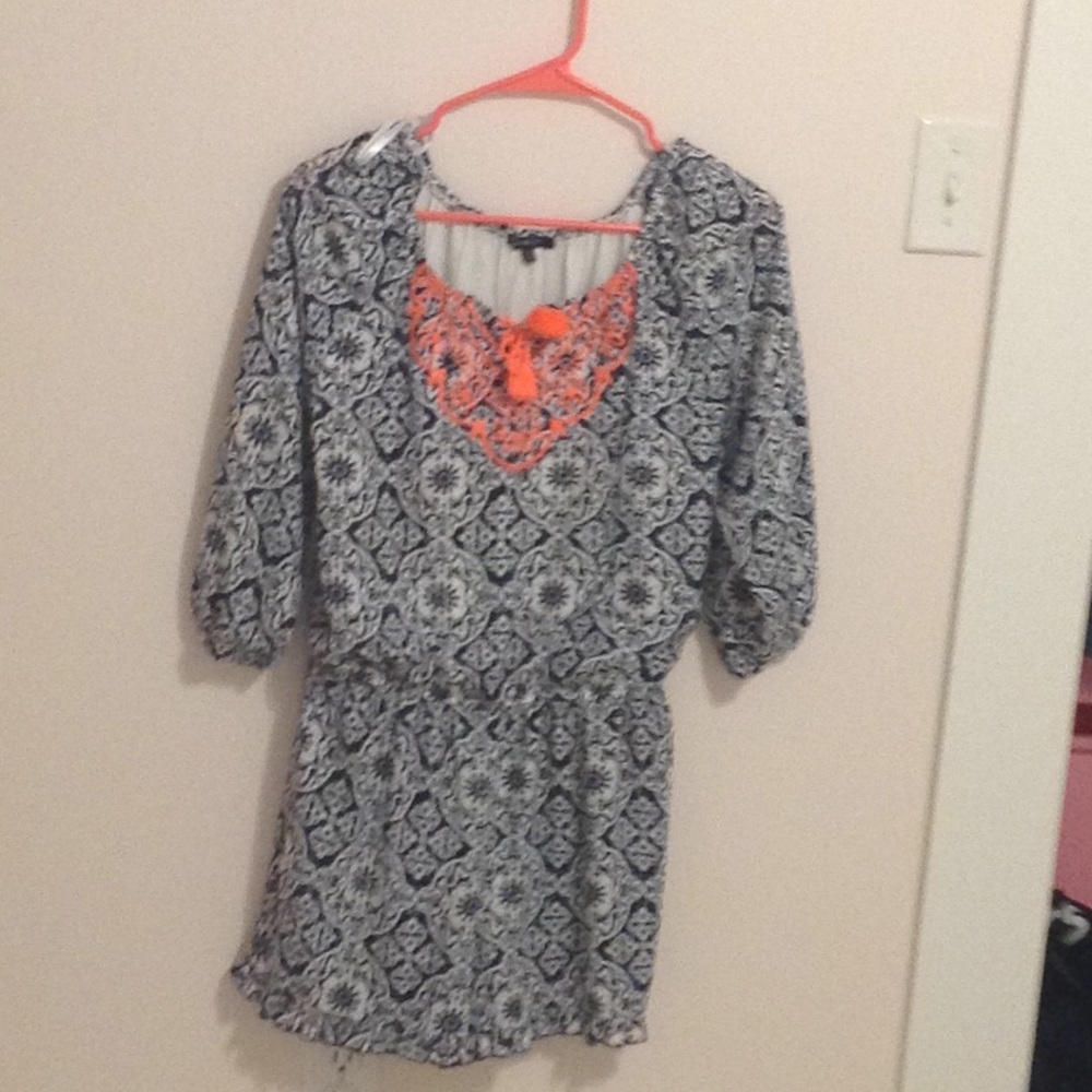Design&detail, ruffles, tailored at sleeves &waist